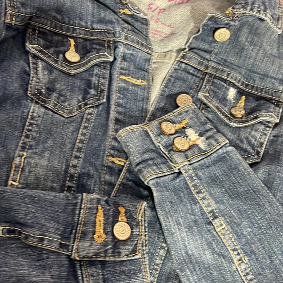 Selling this jean jacket ! - Picture 4 of 4